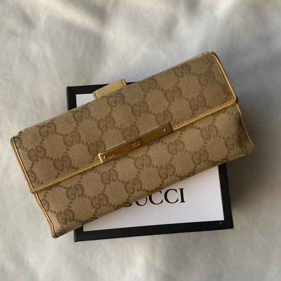 Gucci Handbags - Authentic Gucci wallet